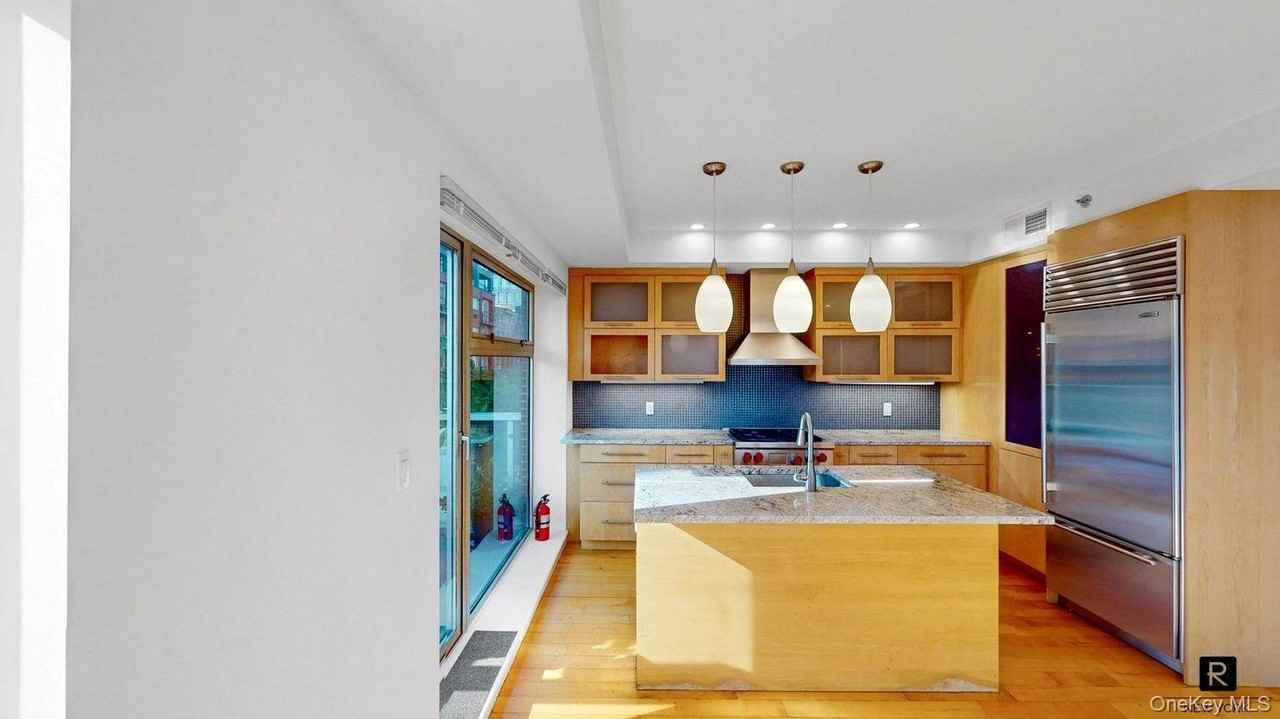 32 Clinton St #4 - Photo 5 of 17