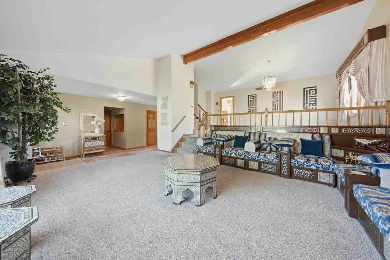 8524 Golfview Dr - Photo 5 of 44