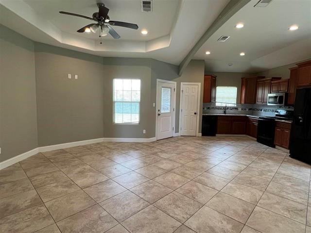 2625 Amber Ave - Photo 3 of 24