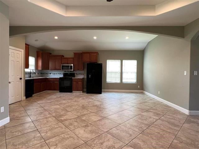2625 Amber Ave - Photo 4 of 24