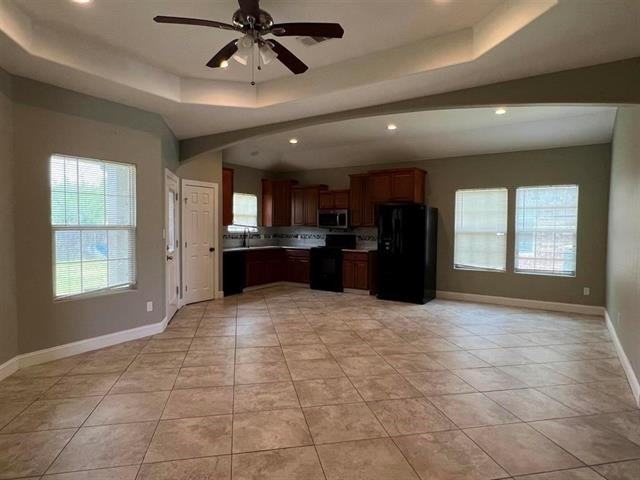 2625 Amber Ave - Photo 5 of 24