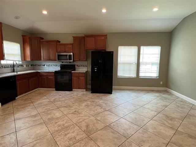 2625 Amber Ave - Photo 6 of 24