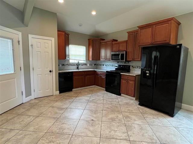 2625 Amber Ave - Photo 7 of 24