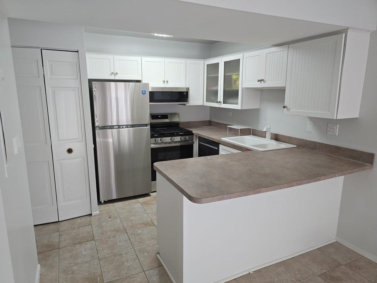 797 Coventry Pl #797 - Photo 2 of 14