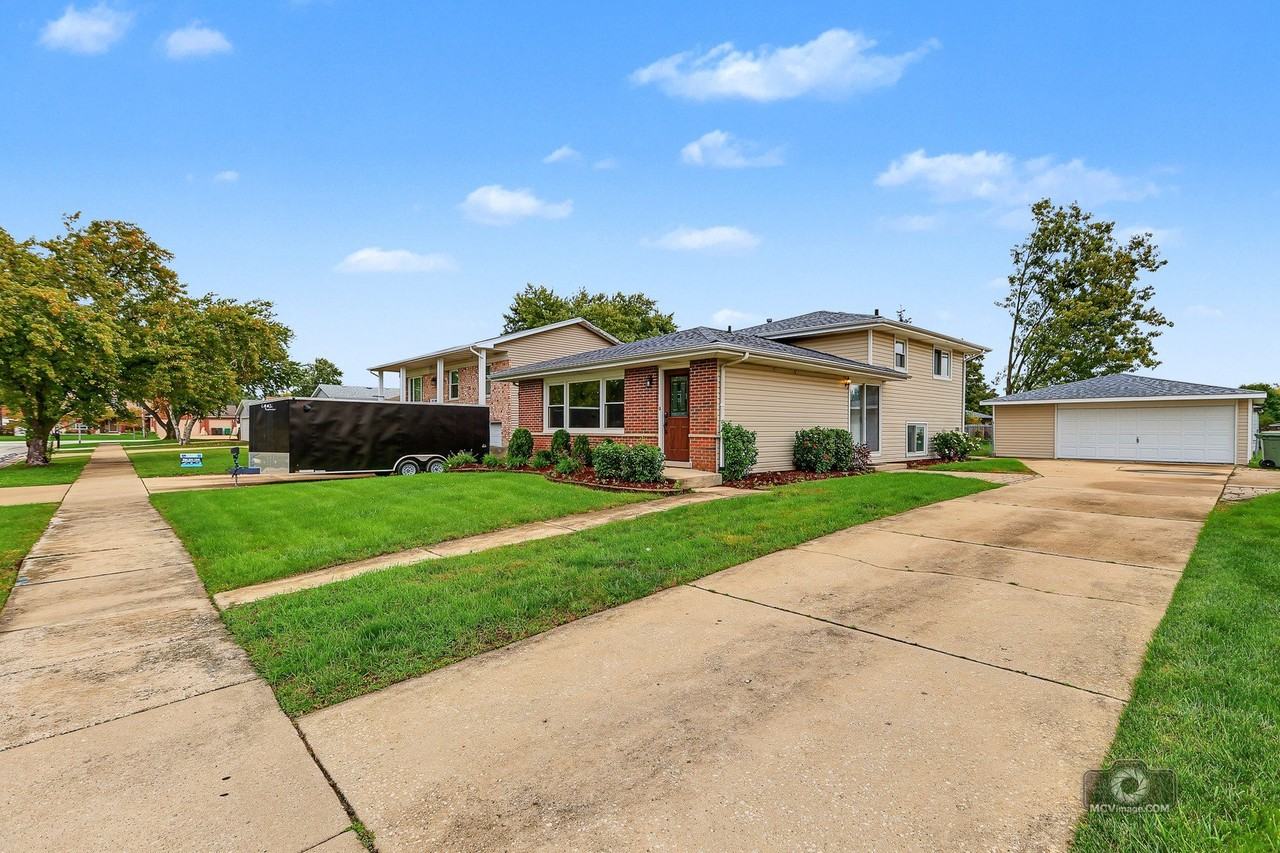 17921 66th Ct - Photo 2 of 23