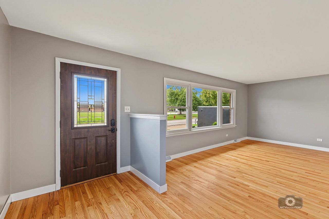 17921 66th Ct - Photo 3 of 23