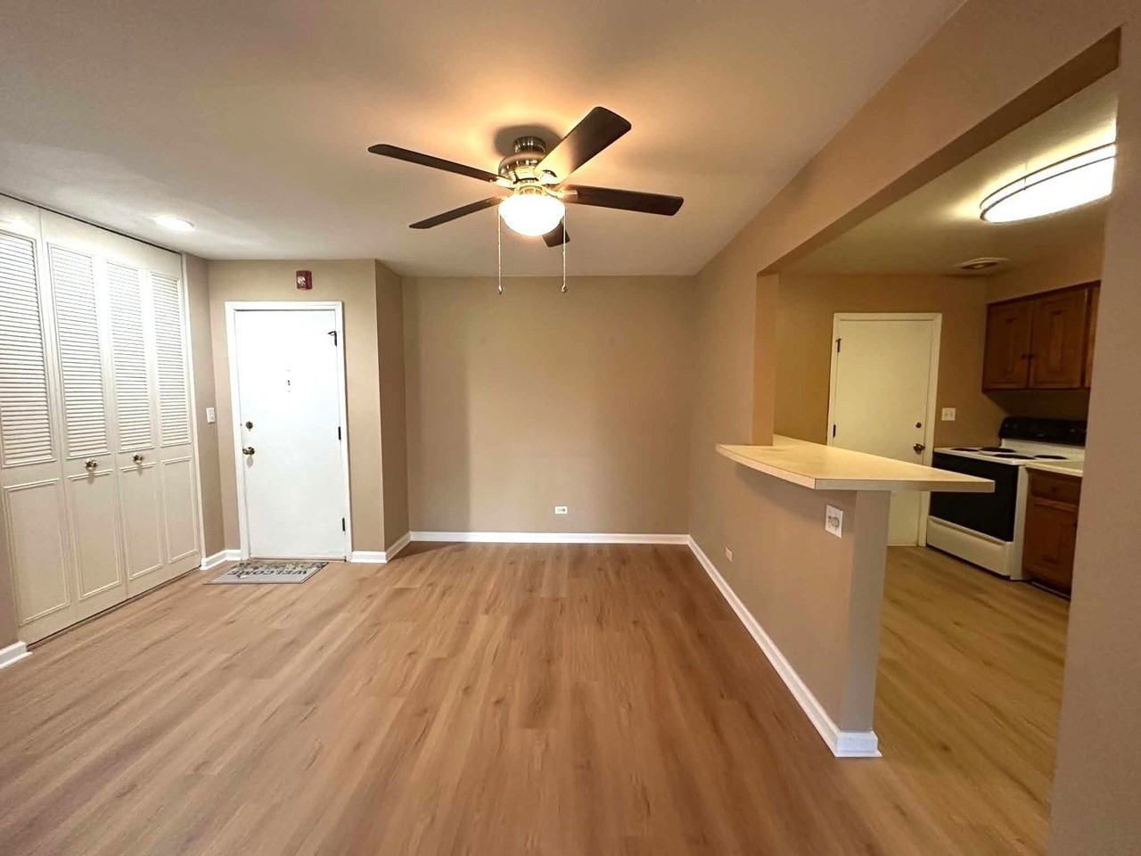 2311 S Goebbert Rd #B102 - Photo 3 of 20