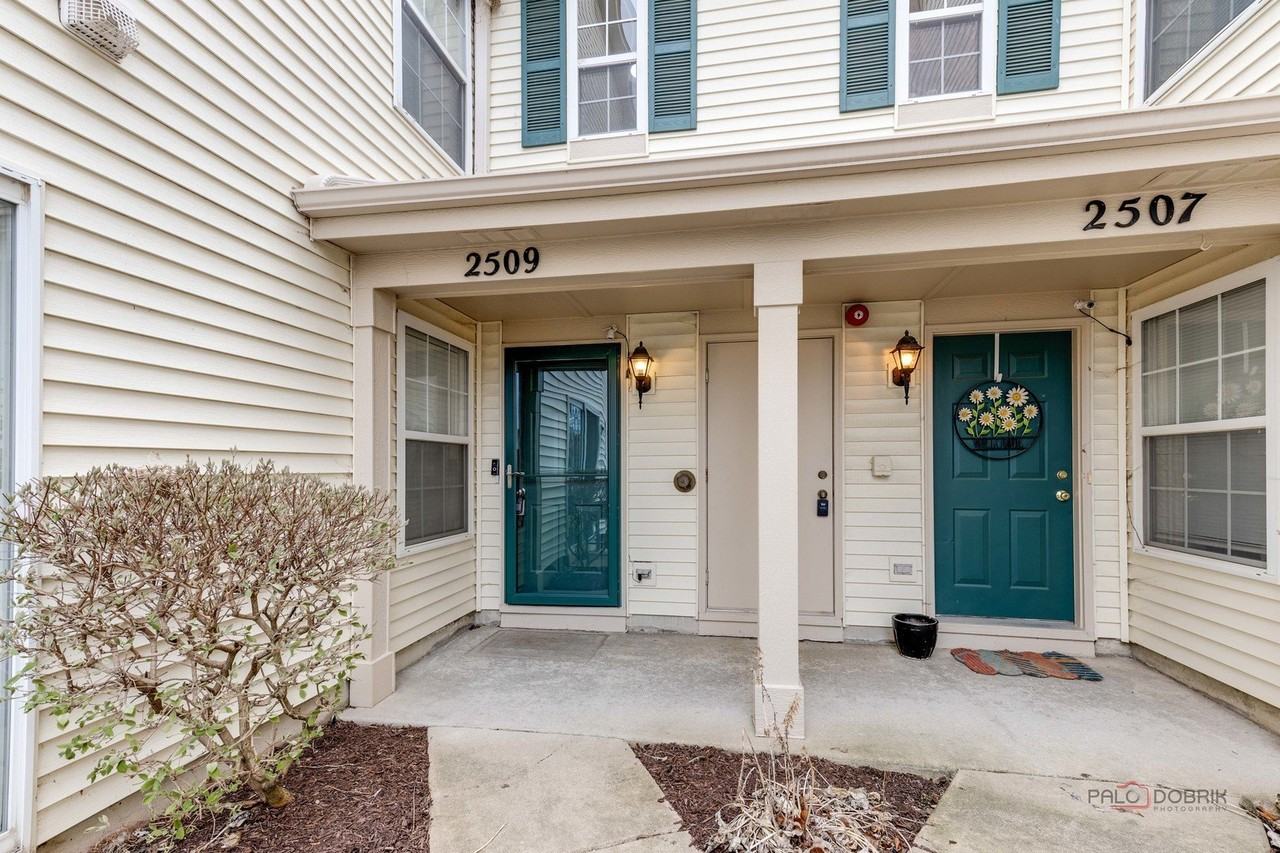 2509 Dickens Dr - Photo 4 of 25