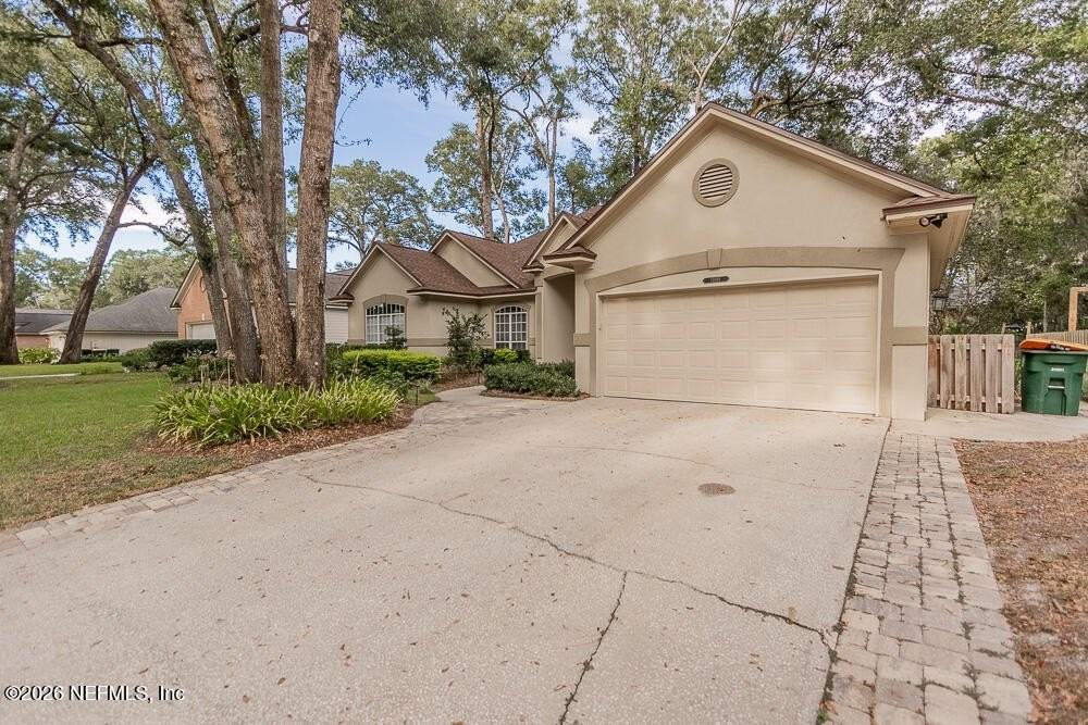 11889 Clearwater Oaks Dr W - Photo 2 of 48