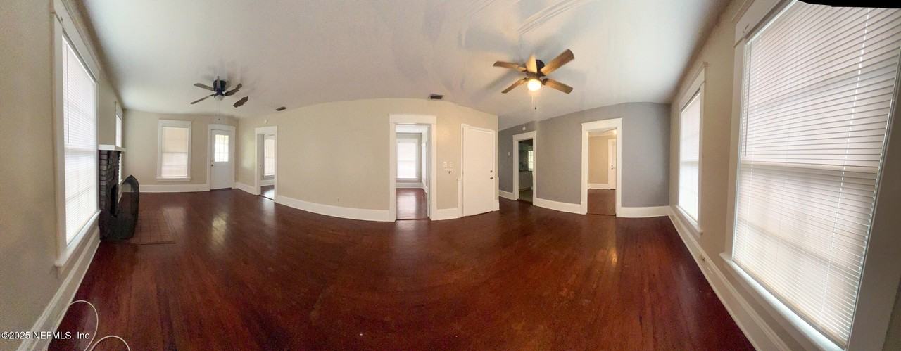 2740 Lydia St - Photo 3 of 27