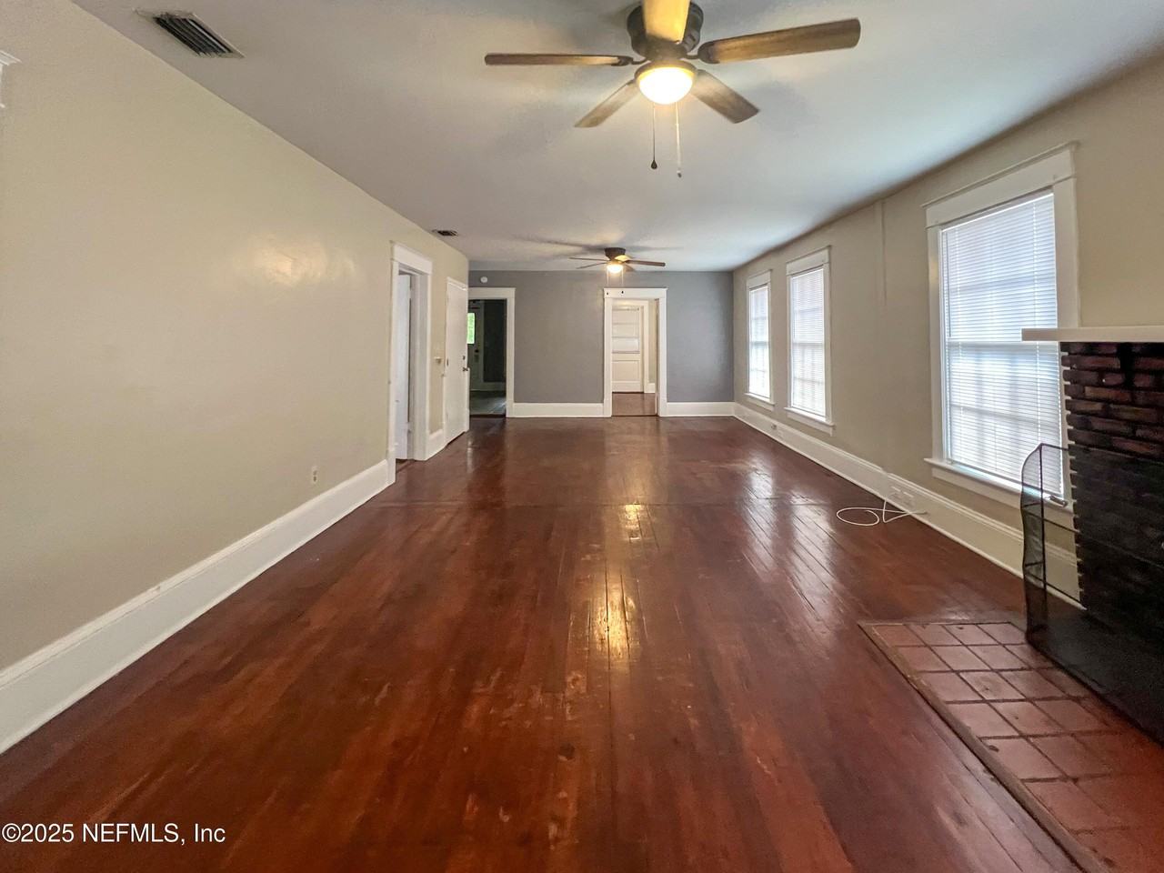 2740 Lydia St - Photo 5 of 27