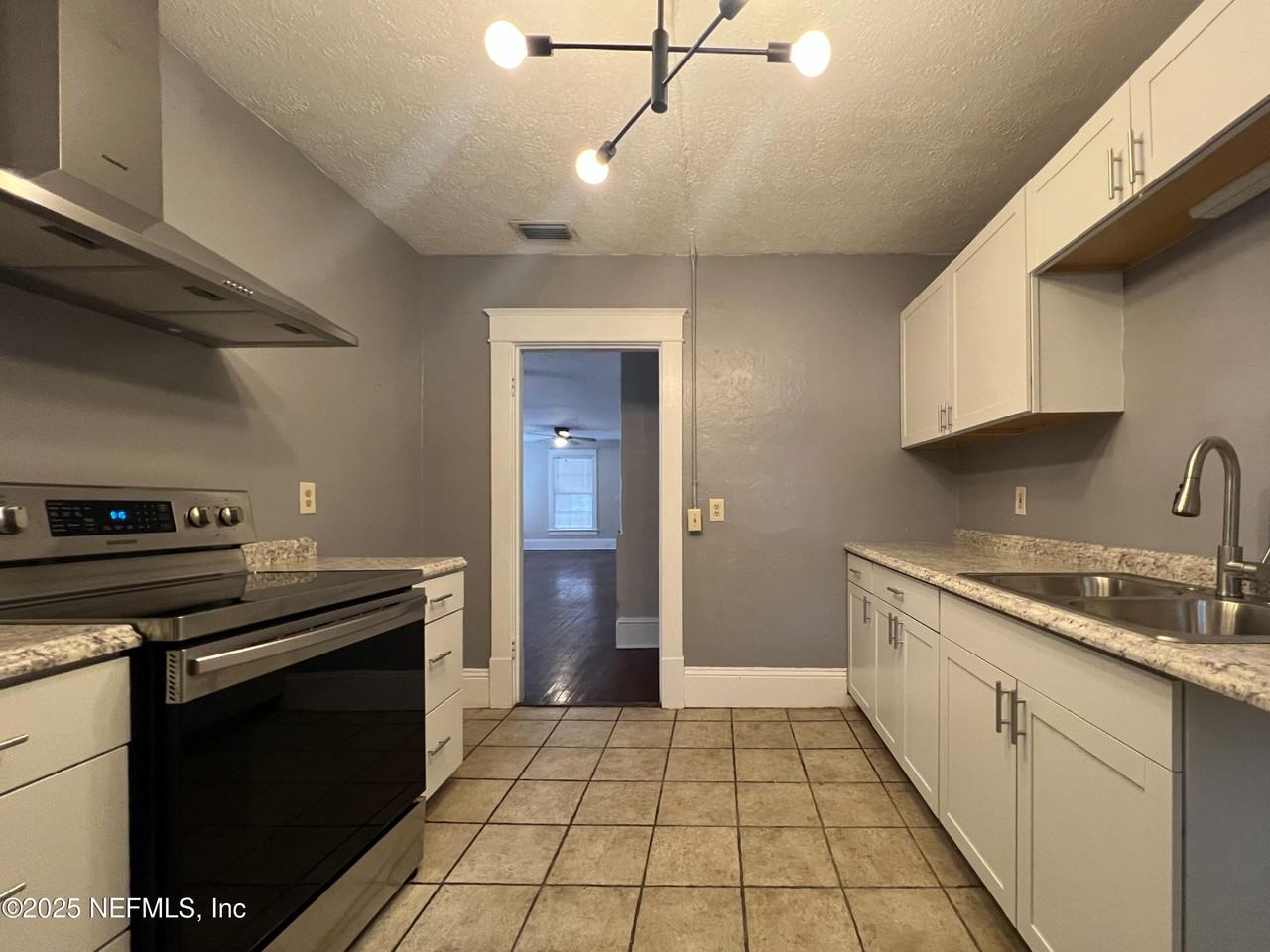 2740 Lydia St - Photo 7 of 27
