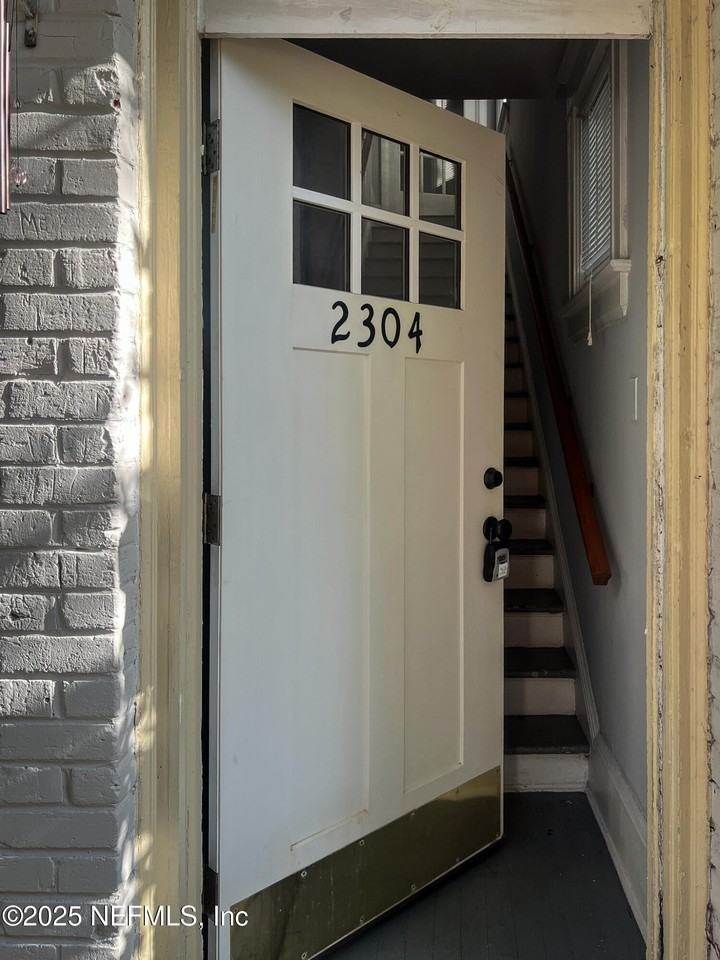2304 College St - Photo 2 of 22