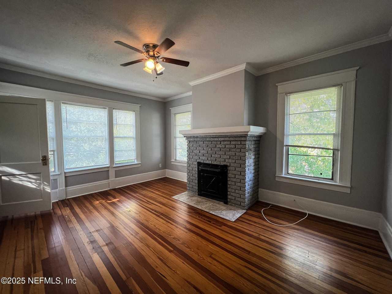 2304 College St - Photo 3 of 22