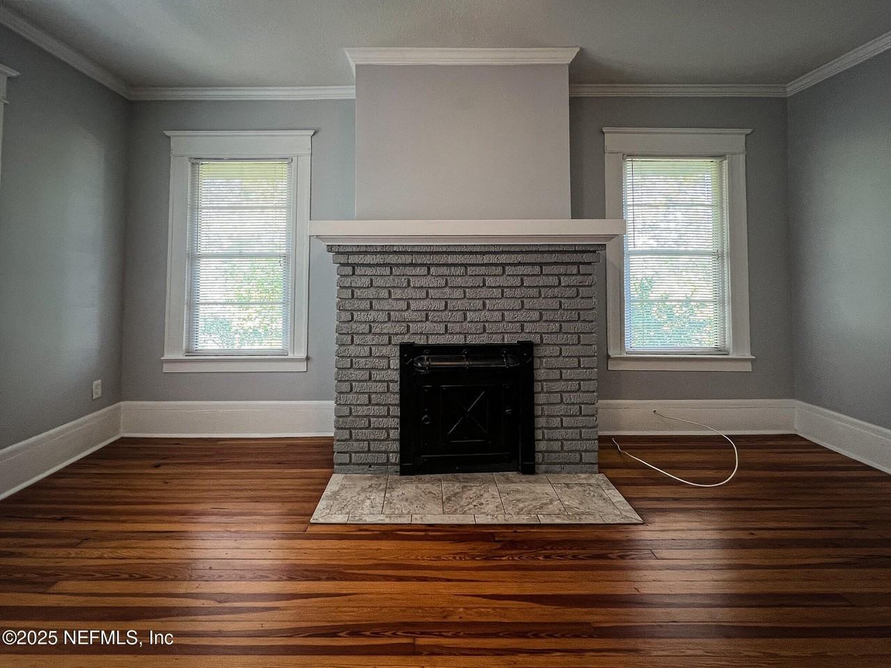 2304 College St - Photo 4 of 22