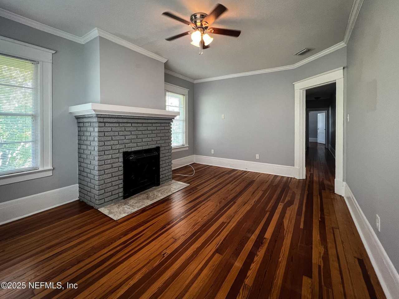 2304 College St - Photo 5 of 22
