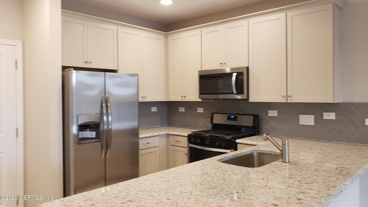 501 Pine Bluff Dr - Photo 5 of 16