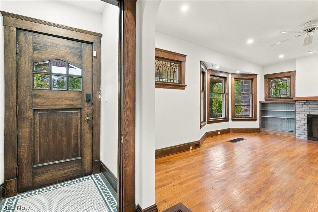 2828 Hampshire Rd - Photo 4 of 37
