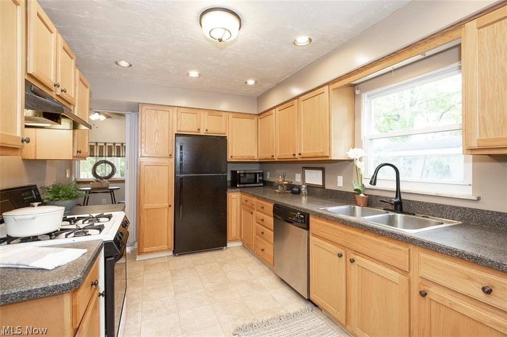 4344 W 227th St - Photo 4 of 22