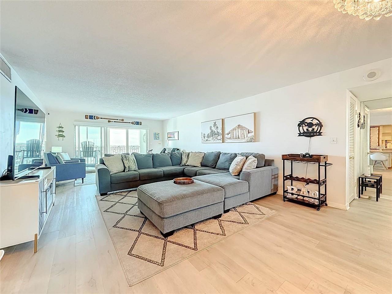 400 64th Ave - Photo 6 of 43