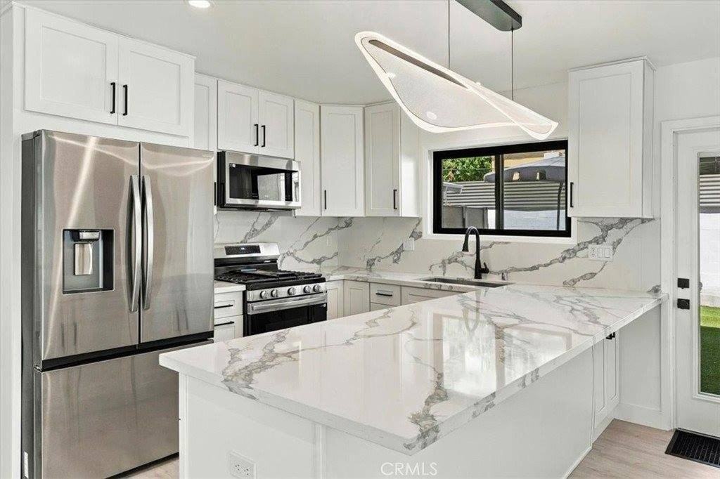 1427 N Bronson Ave - Photo 2 of 23