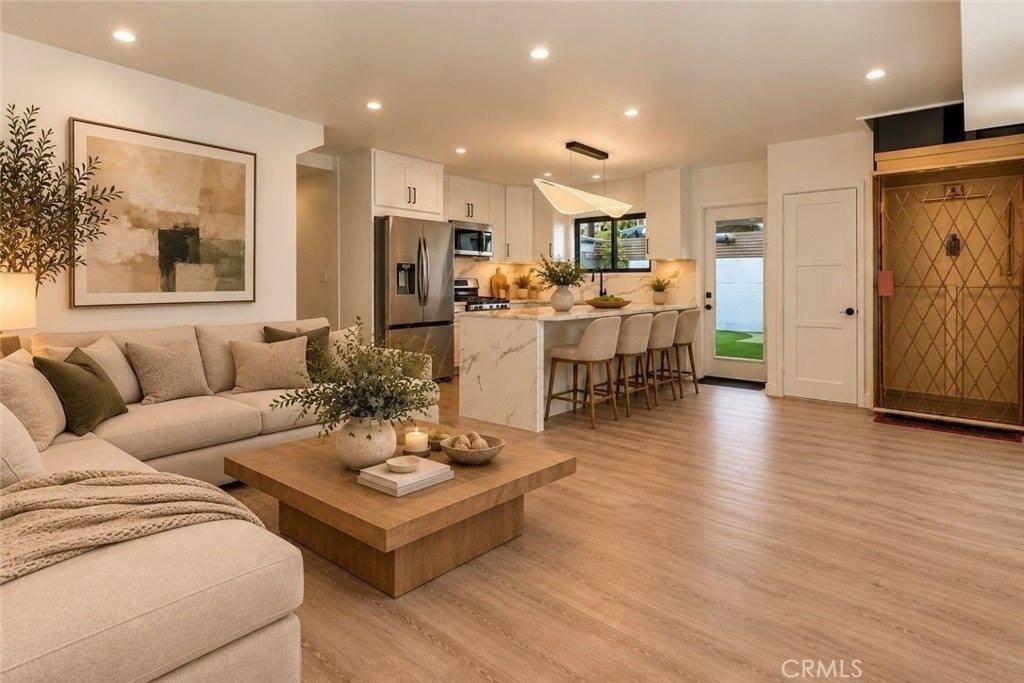 1427 N Bronson Ave - Photo 3 of 23