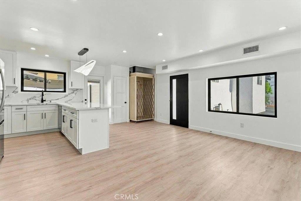 1427 N Bronson Ave - Photo 5 of 23