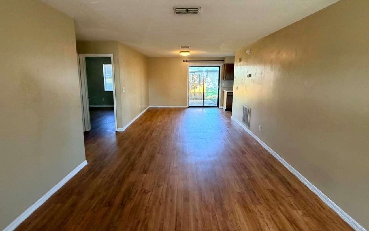 3811 NW ARCHER 101 - Photo 2 of 7
