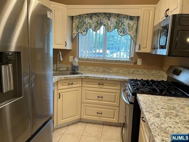 602 Brittany Dr - Photo 2 of 9