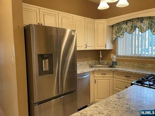 602 Brittany Dr - Photo 3 of 9