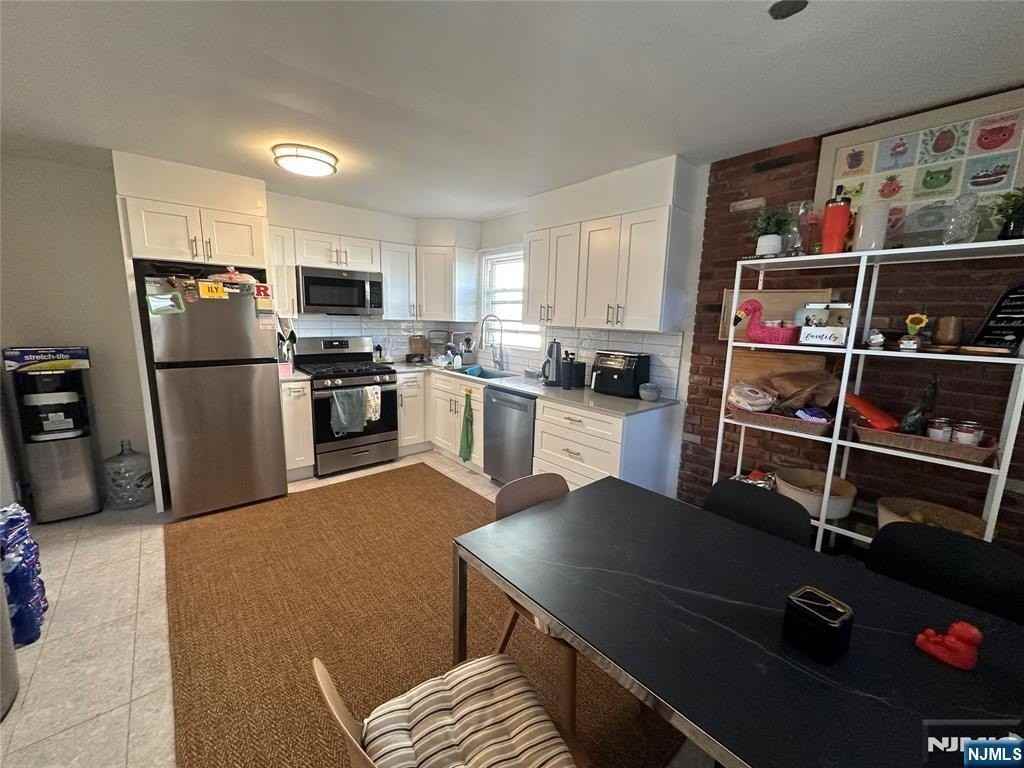 18 Melrose Ave #1 - Photo 5 of 23