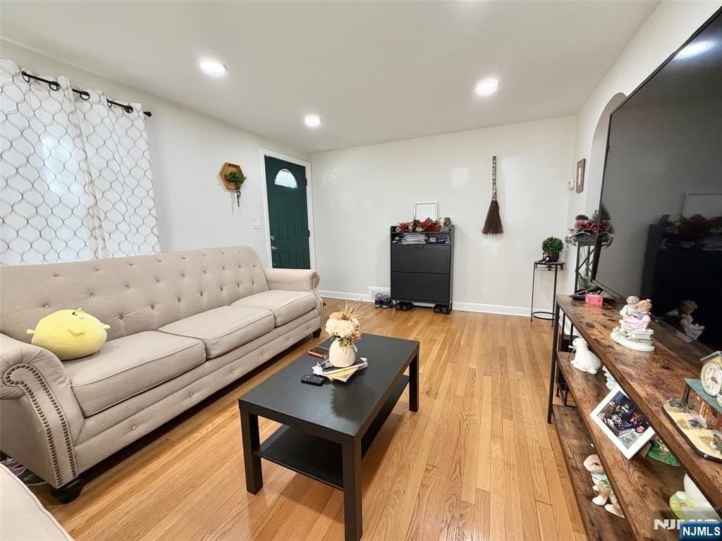 191 Elder Ave - Photo 4 of 25