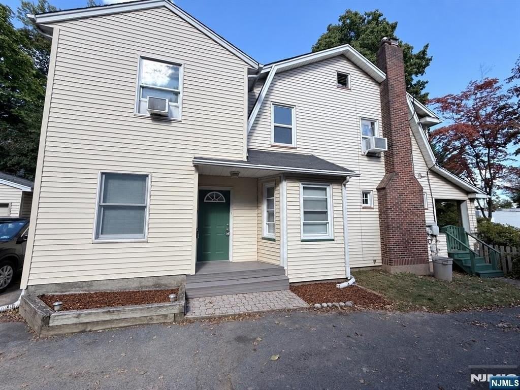 210 S Maple Ave #1 - Photo 2 of 20