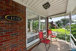 featured image of 1026 Harvard Pl