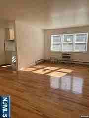 222 Garibaldi Ave #21 - Photo 4 of 14