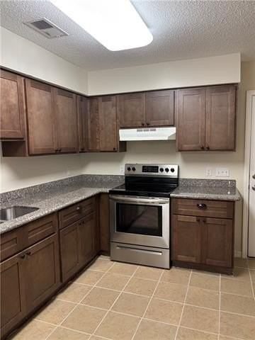 233 Beech St - Photo 4 of 17