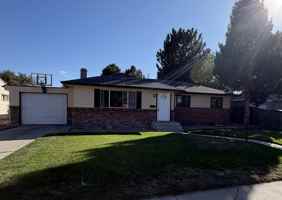 featured image of 906 Gateway Ave #1