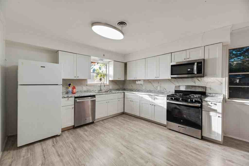 8923 Jennie Lee Ln - Photo 4 of 17