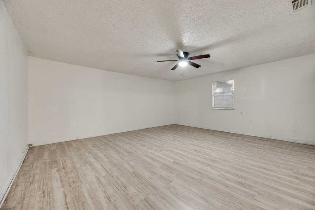 8923 Jennie Lee Ln - Photo 5 of 17