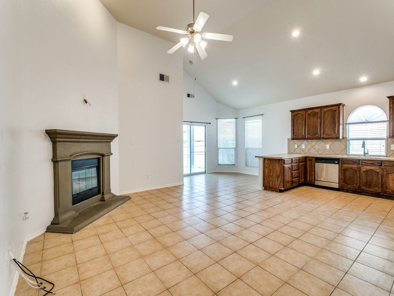 6357 Redeagle Creek Dr - Photo 2 of 12