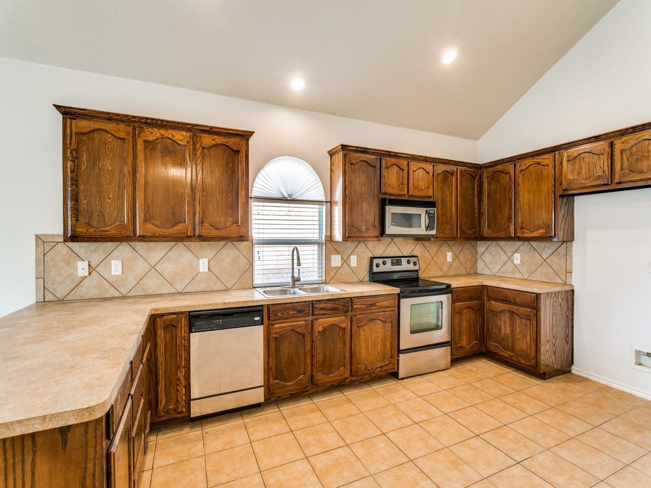 6357 Redeagle Creek Dr - Photo 4 of 12
