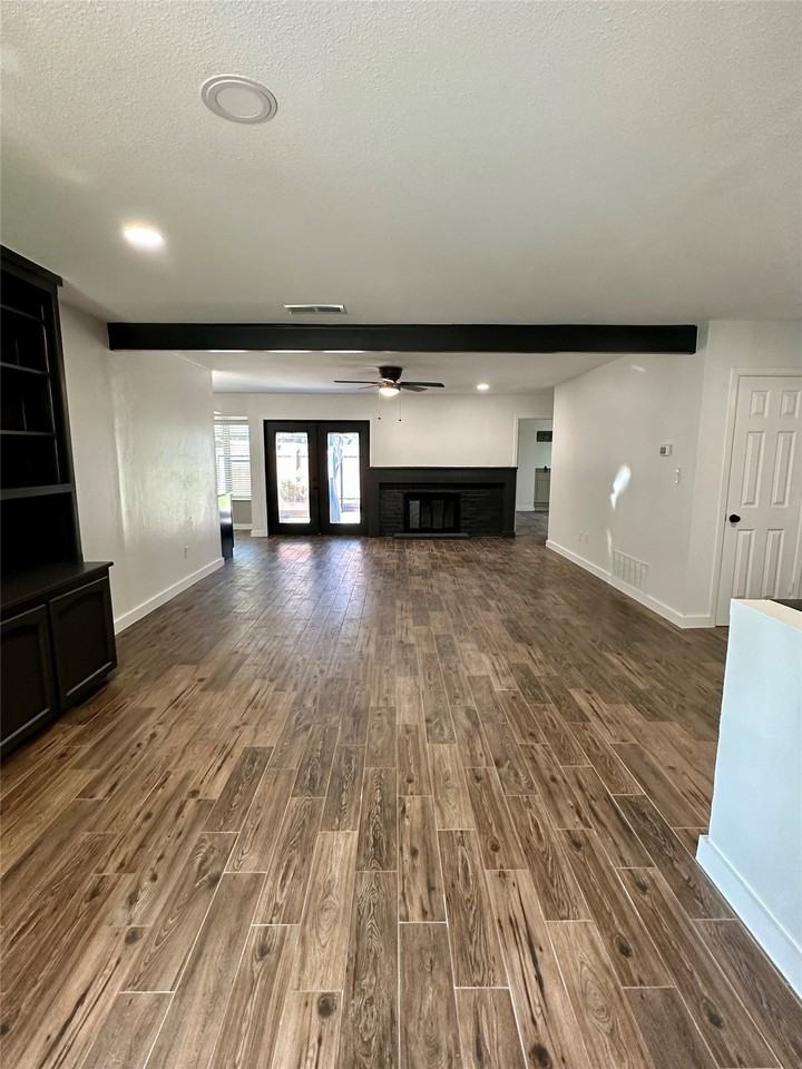 120 Lakeway Dr - Photo 3 of 25