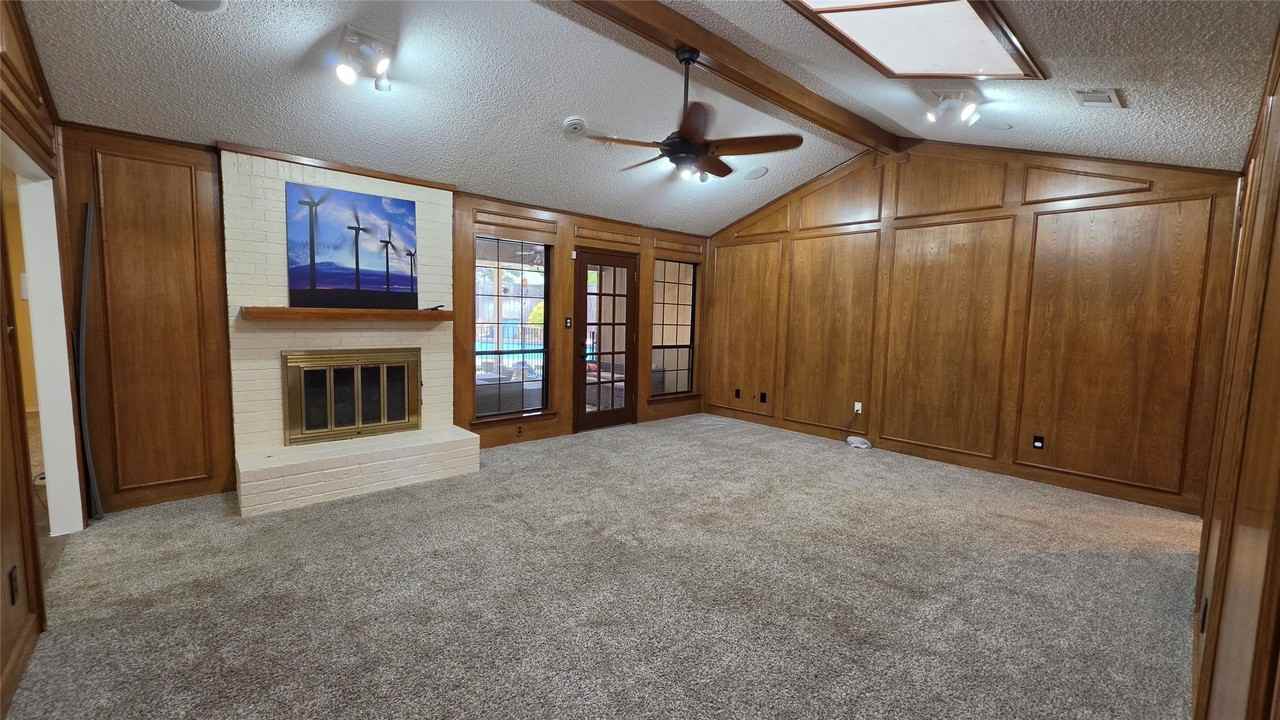 1821 Trowbridge St - Photo 4 of 29