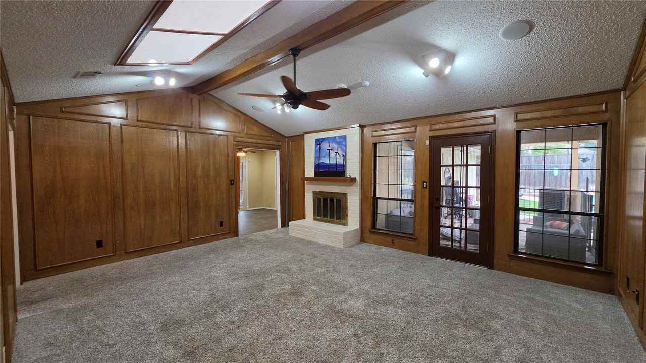 1821 Trowbridge St - Photo 5 of 29