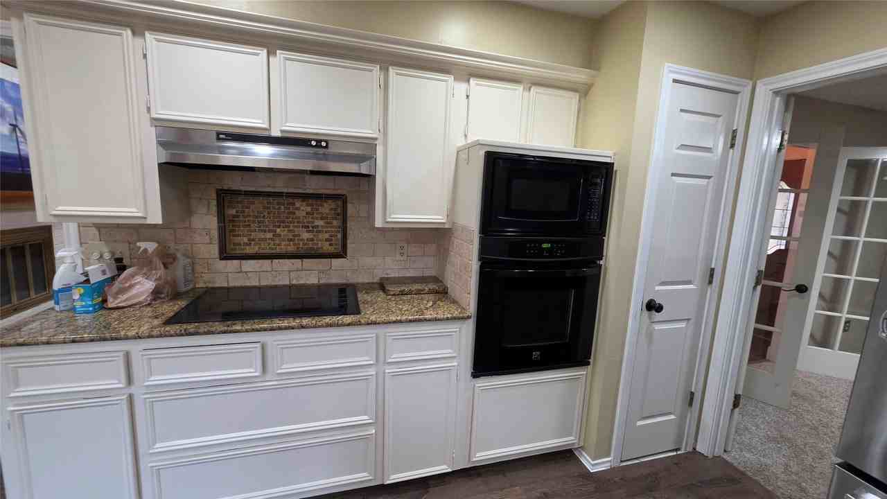 1821 Trowbridge St - Photo 7 of 29