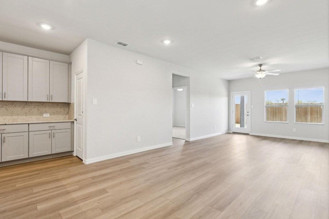 109 Greenbriar Dr - Photo 2 of 19