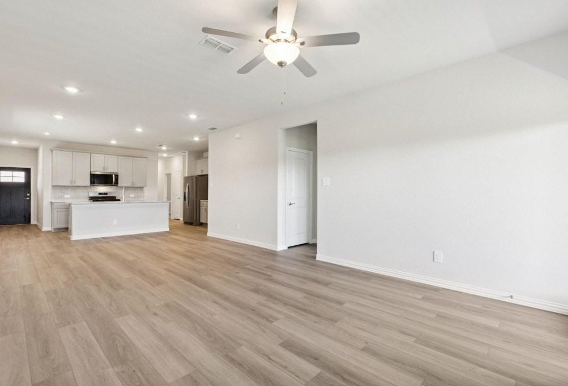 109 Greenbriar Dr - Photo 4 of 19