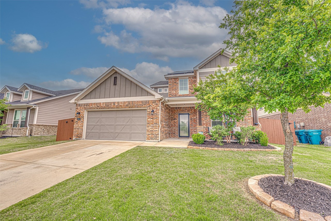 909 Gambel Dr - Photo 2 of 40
