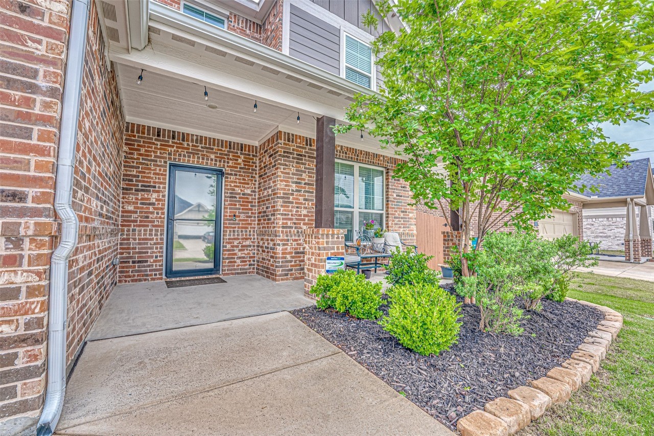 909 Gambel Dr - Photo 3 of 40