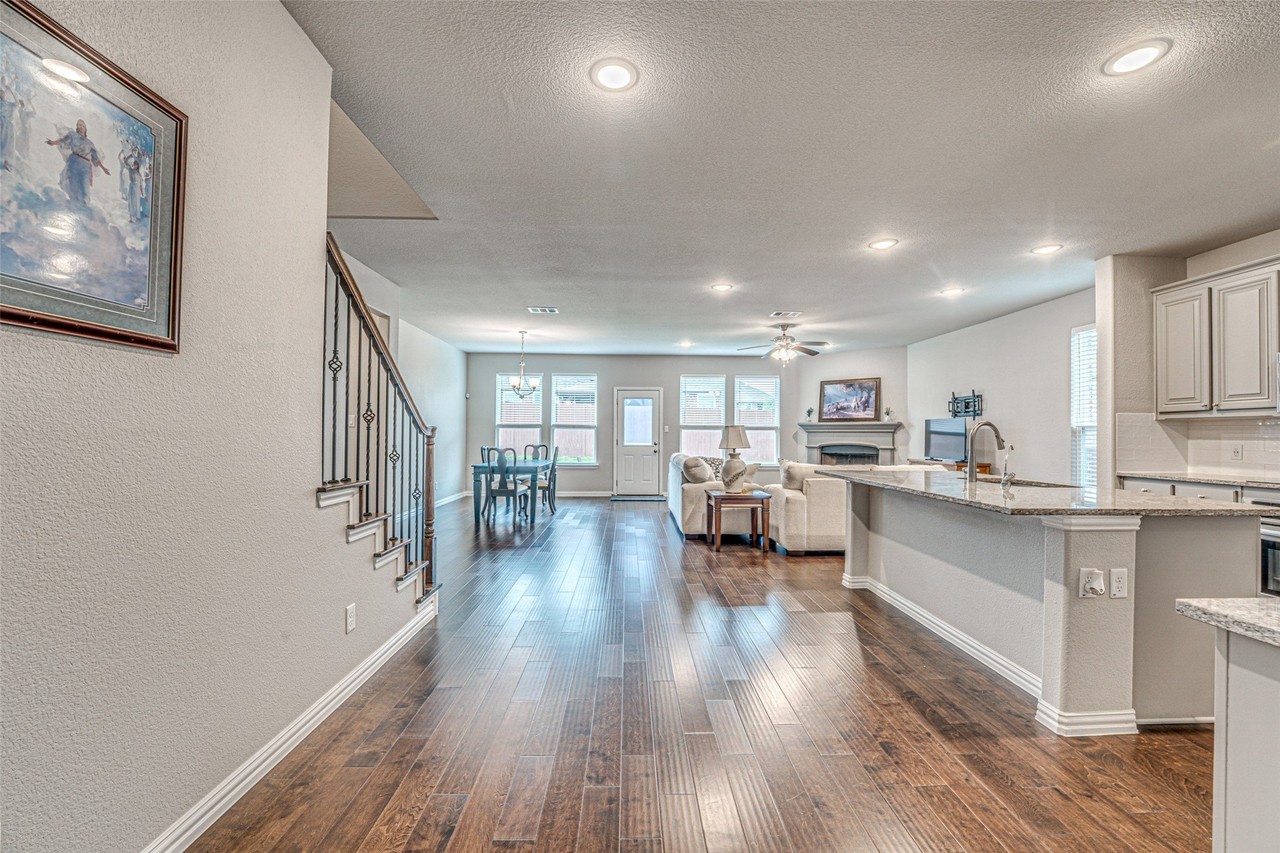 909 Gambel Dr - Photo 7 of 40